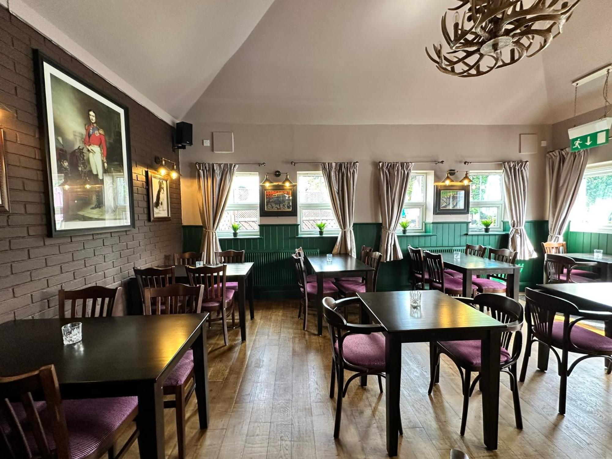 The Prince Albert Pub & Hotel Windsor Exterior photo